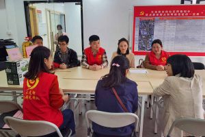 浓浓关爱暖人心，华体会官方版网站登录入口-华体会（中国）集团党支部慰问困难单亲家庭
