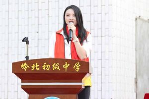 华体会官方版网站登录入口-华体会（中国）集团陈文舒一行到湛江爱心助学