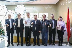 广州市与番禺区人力资源和社会保障局领导莅临华体会官方版网站登录入口-华体会（中国）集团调研指导