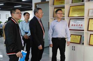 热烈欢迎市政府秘书长林兢一行莅临华体会官方版网站登录入口-华体会（中国）集团广西公司考察指导
